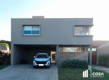Casa · 260m² · 5 Ambientes · 4 Cocheras · Alquiler Casa 3 Dorm. San Sebastian Barrio Privado Funes