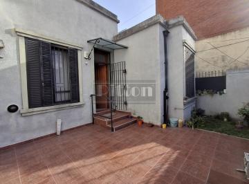 Casa · 100m² · 3 Ambientes · 1 Cochera · Casa en Banfield Este