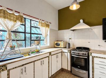 Casa · 160m² · 4 Ambientes · 1 Cochera · Venta/ Permuta – Casa 2 Dorm. con Patio y Cochera, Barrio Parque, Rosario.