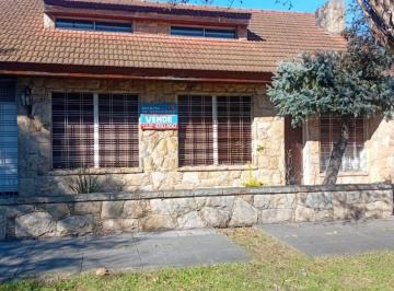 Casa de 4 ambientes, Almirante Brown · Excelente Casa con Dpto en Muy Buena Ubicación!