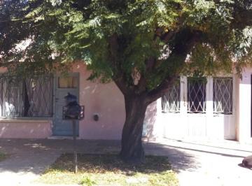 Casa · 300m² · 4 Ambientes · 1 Cochera · Casa en Venta - 3 Dorm. 2 Baños - Cochera - 500 m² - Carlos Casares