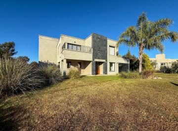 Casa · 2150m² · 6 Ambientes · 2 Cocheras · Casa en Las Corzuelas