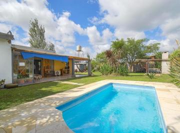 Casa · 230m² · 8 Ambientes · 2 Cocheras · Venta de Complejo de Casa y 3 Cabañas Sobre 1000 m² - Escobar