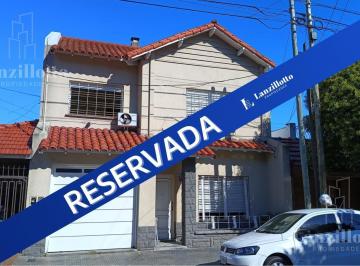 Casa · 175m² · 4 Ambientes · 1 Cochera · Casa en Lanús Este