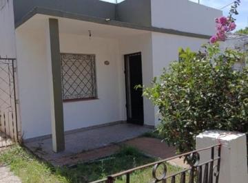 Casa · 180m² · 3 Ambientes · 1 Cochera · Casa en Alquiler en Jose Marmol 3 Ambientes