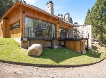 Casa · 835m² · 8 Ambientes · 4 Cocheras · Casa en San Martin de Los Andes