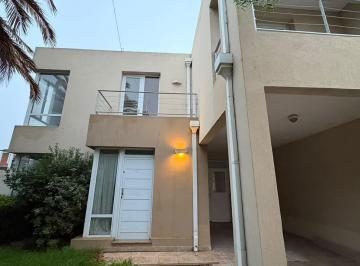 Casa · 268m² · 7 Ambientes · 1 Cochera · Casa en Cipolletti