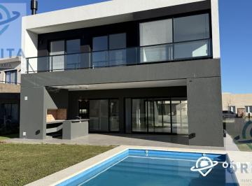 Casa · 185m² · 5 Ambientes · 4 Cocheras · Casa en Venta en Barrio San Felipe, Canning