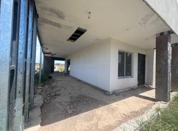 Casa · 170m² · 3 Ambientes · 2 Cocheras · Casa en Venta Pilar 4 Ambientes Pileta