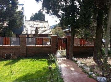 Casa · 130m² · 4 Ambientes · Casa en Alquiler Permanente de Tres Dorm.