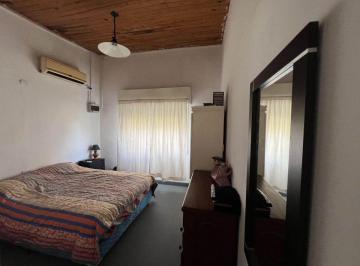Casa · 108m² · 3 Ambientes · 2 Cocheras · Casa 3 Ambientes Venta Los Hornos Jardín Cochera