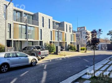Departamento · 128m² · 4 Ambientes · 1 Cochera · Casa Tríplex en Sunny - Camino de Los Remeros Tigre - Barrio Privado