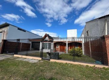Casa de 4 ambientes, Esteban Echeverría · Casa en Venta en Monte Grande! a Dos Cuadras de Alem y La Colorada! 2 Dorm. y Piscina!