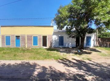 Casa · 396m² · 4 Ambientes · 1 Cochera · Venta Casa y Dptos en Adelina Oeste