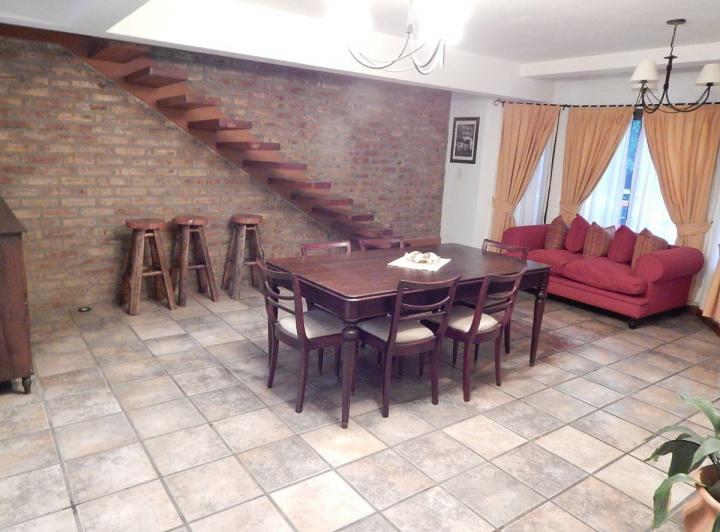Casa · 179m² · 6 Ambientes · 2 Cocheras