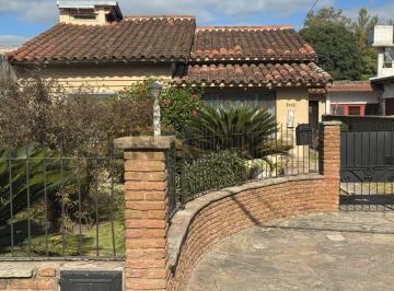 Casa · 141m² · 3 Ambientes · 2 Cocheras · Camino General Belgrano E/444 y 445 - Casa en Venta