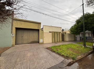 Casa · 145m² · 4 Ambientes · 2 Cocheras · Venta / Casa Centrica / Gran Terreno / Rafaela