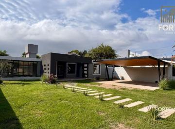 Casa de 8 ambientes, Villa Carlos Paz · Propiedad de Categoria | 4 Dorm. | Santa Rita, Villa Carlos Paz