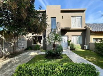 Casa · 160m² · 4 Ambientes · 2 Cocheras · Casa en Venta Francisco Alvarez Villa Angela