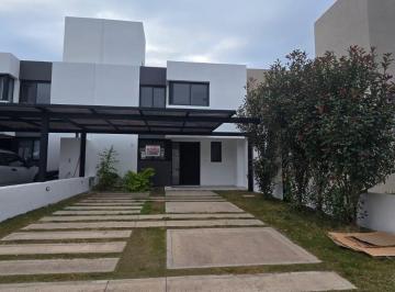 Casa · 140m² · 4 Ambientes · 2 Cocheras · Hermoso Dúplex en Solares de Manantiales