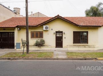 Casa · 148m² · 4 Ambientes · 1 Cochera · Casa Venta en Ramos Mejia