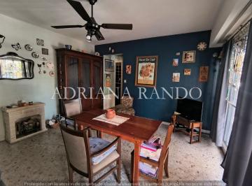 Departamento de 3 ambientes, Villa del Parque · Departamento de 3 Ambientes Al Frente con Dependencia - 1° Piso por Escalera
