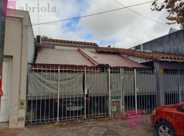 Casa · 140m² · 4 Ambientes · 2 Cocheras · Casa en Quilmes Oeste