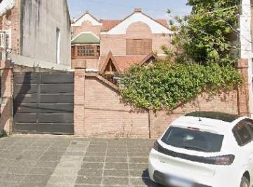 Casa · 180m² · 5 Ambientes · 4 Cocheras · Casa en Banfield Oeste