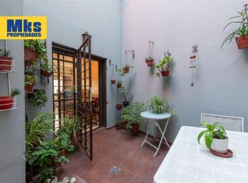 Casa · 123m² · 4 Ambientes · Santa Elena 876