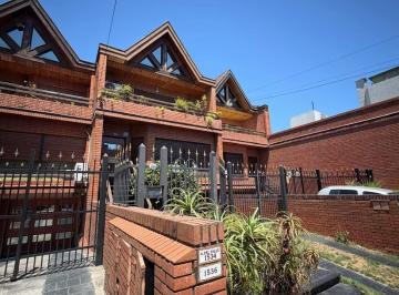 Casa · 235m² · 5 Ambientes · 3 Cocheras · Aristobulo del Valle 1542