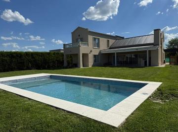 Casa · 250m² · 4 Ambientes · 1 Cochera · Casa en Alquiler en El Cantón, Escobar, G. B. a. Zona Norte