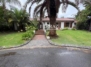 Casa · 240m² · 6 Ambientes · 2 Cocheras · Casa Venta 4 Dorm. Barrio Aranjuez Cc Lote de 900 m² Escobar
