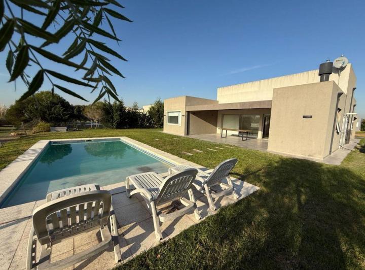 Casa · 200m² · 4 Ambientes · 1 Cochera