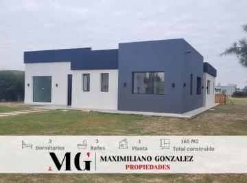 Casa · 150m² · 4 Ambientes · 2 Cocheras · Casa en Venta - Santo Domingo