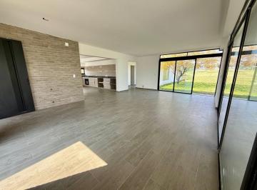 Casa · 250m² · 7 Ambientes · 2 Cocheras · Casa en La Cercania Mendiolaza