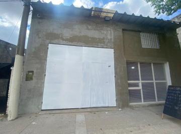Bodega-Galpón · 101m² · Remax Vende Galpon con Local Comercial y Oficina.
