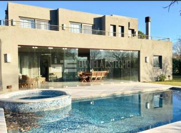 Casa · 310m² · 5 Ambientes · 2 Cocheras · Ayres de Pilar Casa Moderna