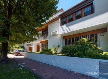 Casa · 248m² · 5 Ambientes · 1 Cochera · Venta de Casa 5 Amb C/cochera San Isidro