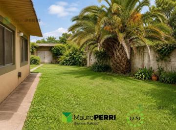 Casa · 130m² · 4 Ambientes · 2 Cocheras · Casa en La Plata