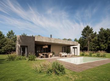 Casa · 134m² · 6 Ambientes · 2 Cocheras · Casa en El Vergel