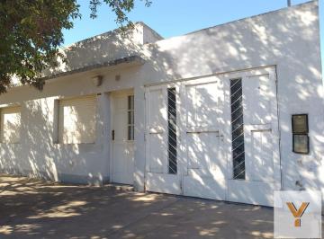 PH · 52m² · 3 Ambientes · 1 Cochera · PH en Venta - 2 Dorm. 1 Baño - Cochera - 106 m² - Chivilcoy
