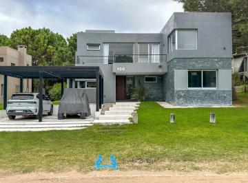 Casa de 6 ambientes, Costa Esmeralda · Venta Casa - 5 Dorm. Gas Natural Barrio Residencial Costa Esmeralda
