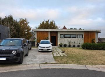 Casa · 189m² · 4 Ambientes · Alquiler 3 Dorm + Pileta Usd 1250. - Area 2 San Sebastian