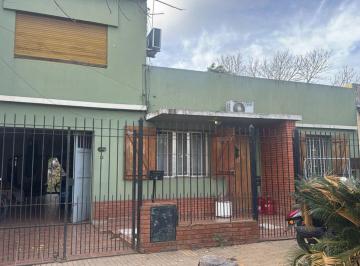Casa · 210m² · 4 Ambientes · 1 Cochera · Casa 4 Ambientes + Departamento en Lomas de Zamora