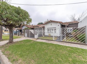 Casa · 107m² · 3 Ambientes · 1 Cochera · Venta Casa 3 Ambientes con Parque y Piscina en Ituzaingó.