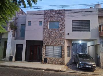 Casa de 4 ambientes, San Nicolás de los Arroyos · Alquilo Casa Grande Moderna en Centro