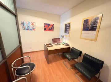 Oficina comercial · 62m² · 5 Ambientes · Oficina con 4 Despachos en Excelente Ubicación