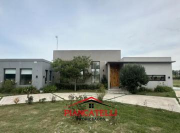 Casa · 246m² · 6 Ambientes · 4 Cocheras · Venta de Casa en Everlinks Golf