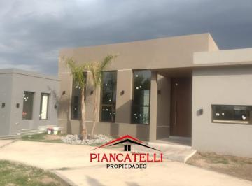 Casa · 246m² · 6 Ambientes · 4 Cocheras · Casa en Venta en Everlinks con 4 Habitaciones