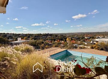 Casa · 650m² · 4 Ambientes · 6 Cocheras · Propiedad en Venta en Country Estancia Q2